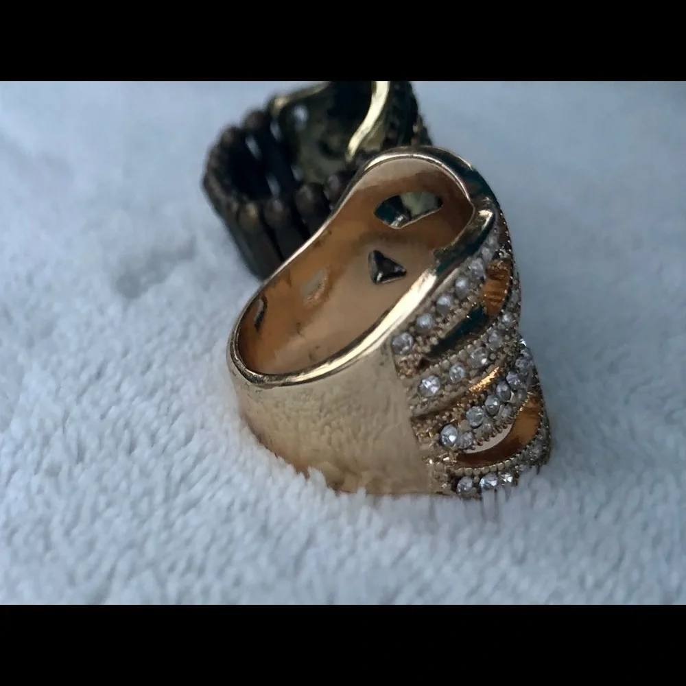 Sparkly Costume Rings Stretchy Band Gold Tone